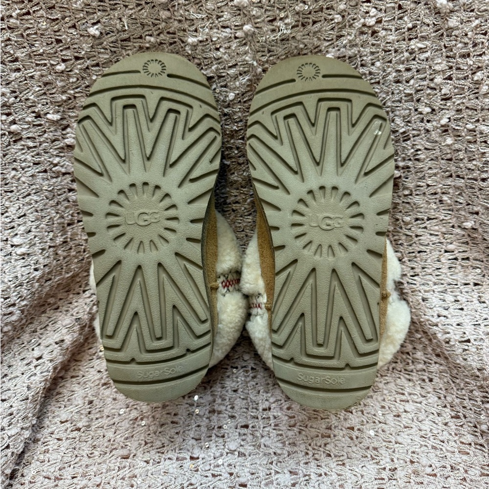 UGGS Women’s Size 6 - Picture 7 of 13